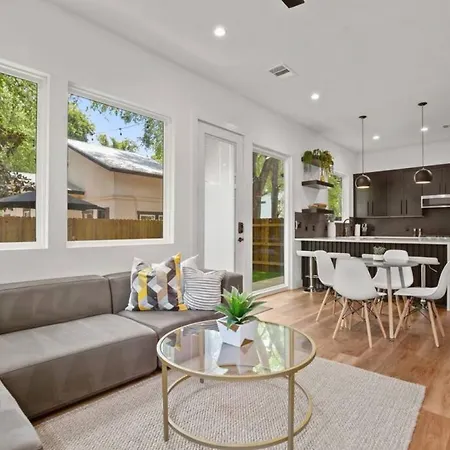 Villa Super Stunning Back House W Terrace In East Chavez